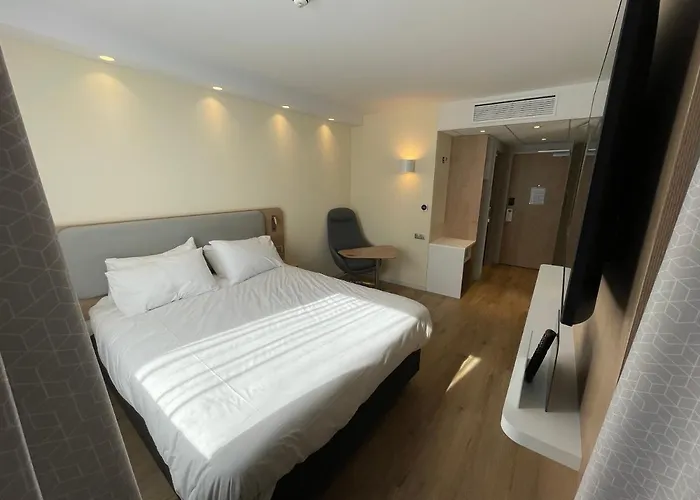 מלון Deauville-touques 3*