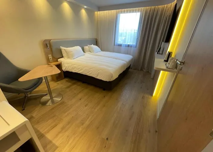 מלון Deauville-touques 3*