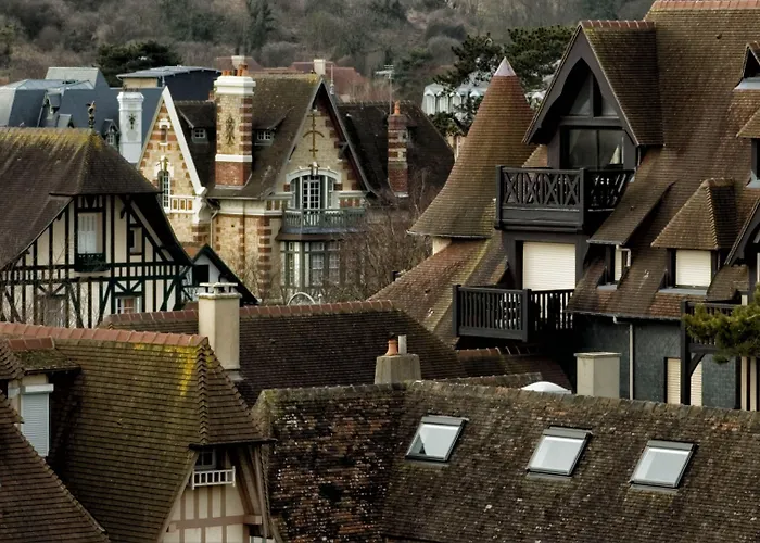 Deauville-touques מלון 3*