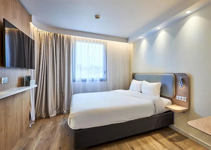 מלון Deauville-touques 3*